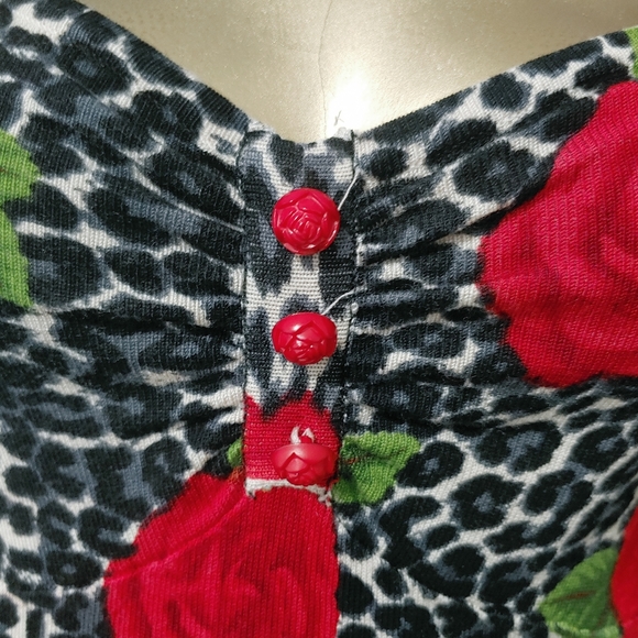 Red Roses Bodycon Dress - Picture 4 of 4